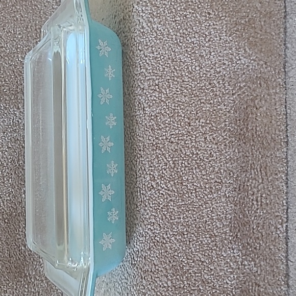 Vintage Pyrex 1 1/4 quart Snowflake Milkglass - Picture 1 of 6
